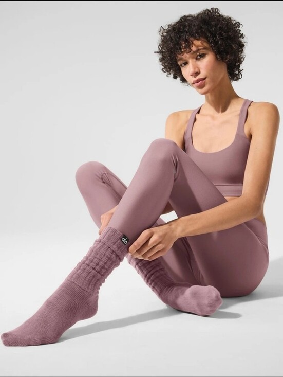 ALO Yoga Accessories - NWT ALO Yoga Unisex Ribbed Scrunch Socks in Smoky Quartz Rose Medium